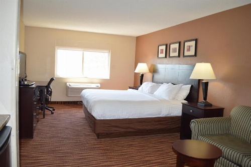 First Choice Inns at the Swell image 12