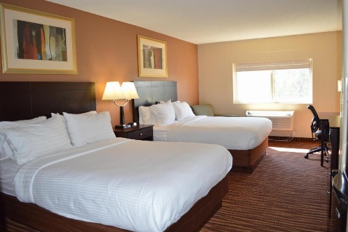 First Choice Inns at the Swell image 14