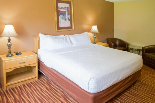 First Choice Inns at the Swell image 30