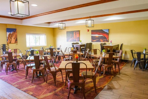 First Choice Inns at the Swell image 38