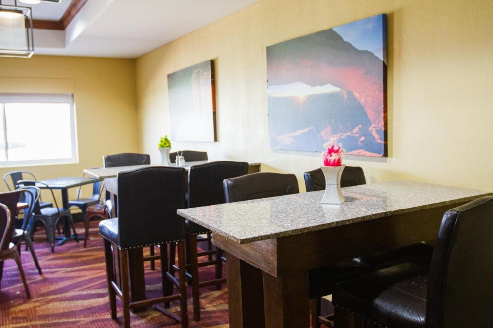 First Choice Inns at the Swell Image 42