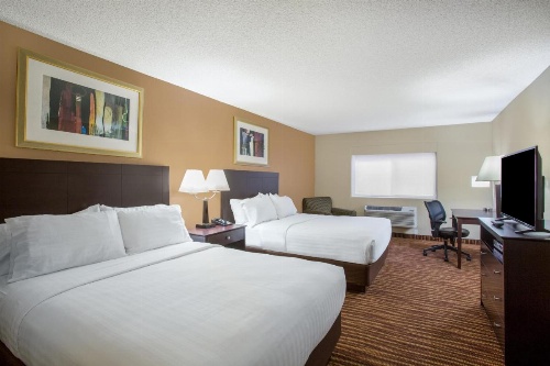 First Choice Inns at the Swell image 6